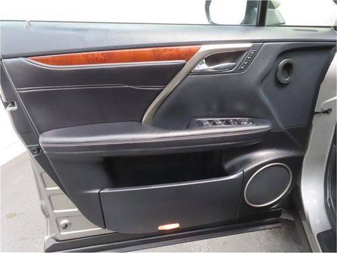 Used 2018 Lexus RX 450hL Luxury image 8