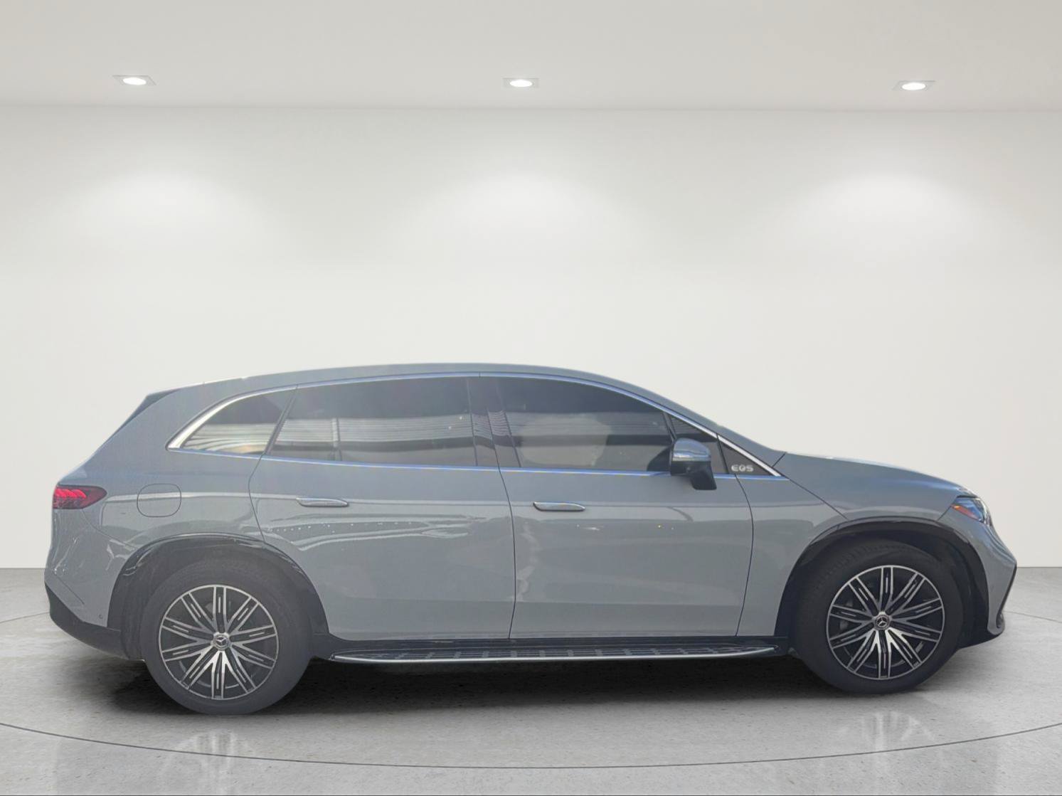 Used 2023 Mercedes-Benz EQS 580 4MATIC SUV image 5