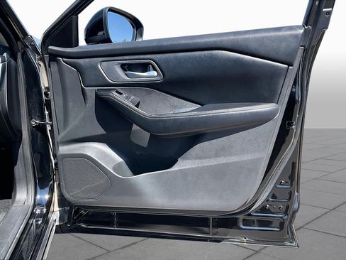Used 2025 Nissan Rogue SV FWD image 20