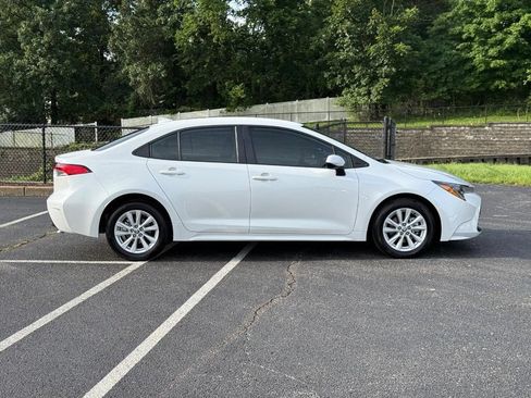 Used 2026 Toyota Corolla LE w/ LE Premium Package FWD image 2