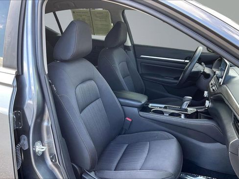 Used 2023 Nissan Altima 2.5 SV AWD/4WD image 7