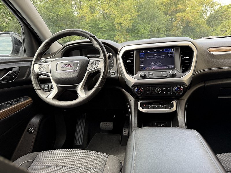 Used 2023 GMC Acadia SLE w/ Driver Convenience Package AWD/4WD image 11