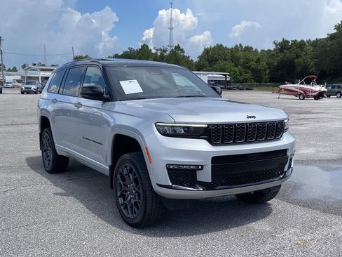 Used 2023 Jeep Grand Cherokee L Summit AWD/4WD image 2
