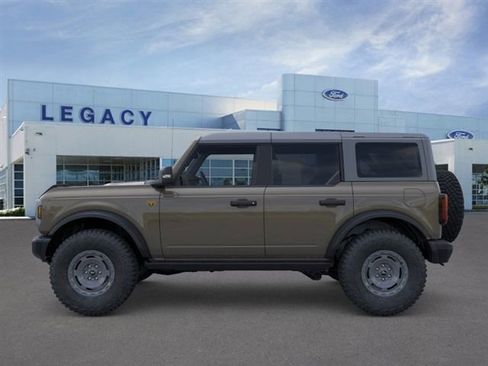 New 2025 Ford Bronco Badlands image 3
