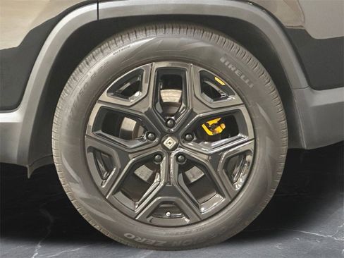 Used 2023 Rivian R1S Launch Edition image 38