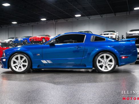 Used 2006 Ford Mustang GT RWD image 2
