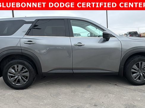 Used 2023 Nissan Pathfinder S image 4
