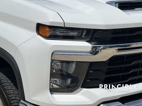 Used 2025 Chevrolet Silverado 2500 LT AWD/4WD image 9