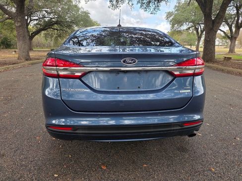 Used 2018 Ford Fusion SE w/ Fusion SE Technology Package image 5