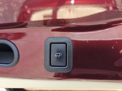 Used 2014 Toyota Highlander Plus FWD image 25