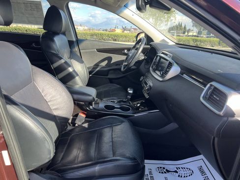 Used 2019 Kia Sorento EX image 9