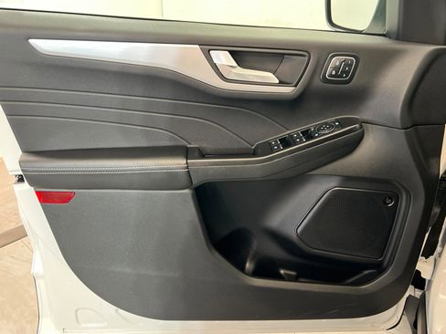 Used 2025 Ford Escape SE w/ PHEV Premium Package image 15