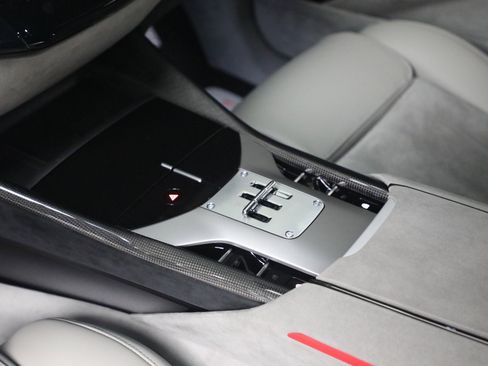 Certified 2025 Ferrari Purosangue AWD/4WD image 23