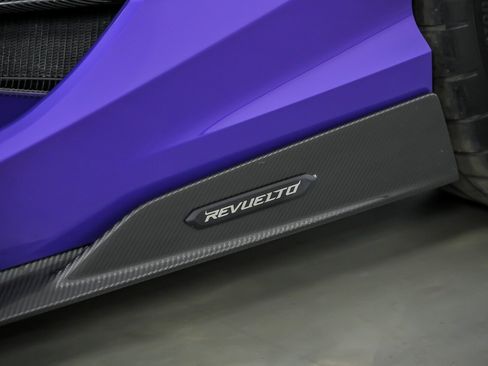 Used 2024 Lamborghini Revuelto image 9