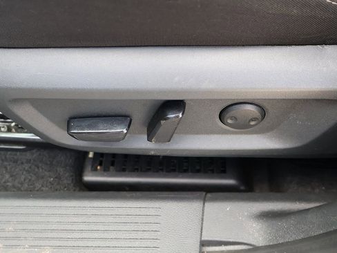 Used 2023 Nissan Rogue SV image 30