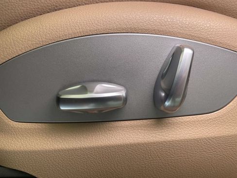 Certified 2023 Porsche Macan AWD/4WD image 17