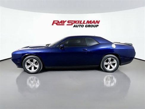 Used 2016 Dodge Challenger SXT image 4