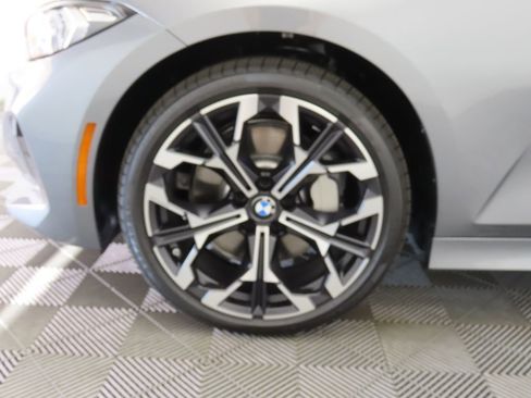 Used 2025 BMW 330i Sedan w/ Convenience Package RWD image 32