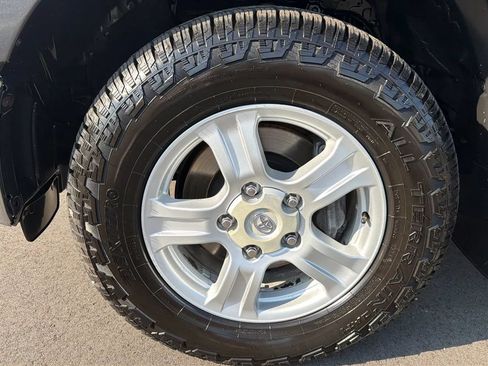 Used 2012 Toyota Tundra 4x4 CrewMax w/ SR5 Pkg image 12
