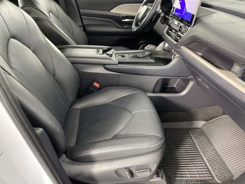 Used 2025 Toyota Grand Highlander AWD image 10