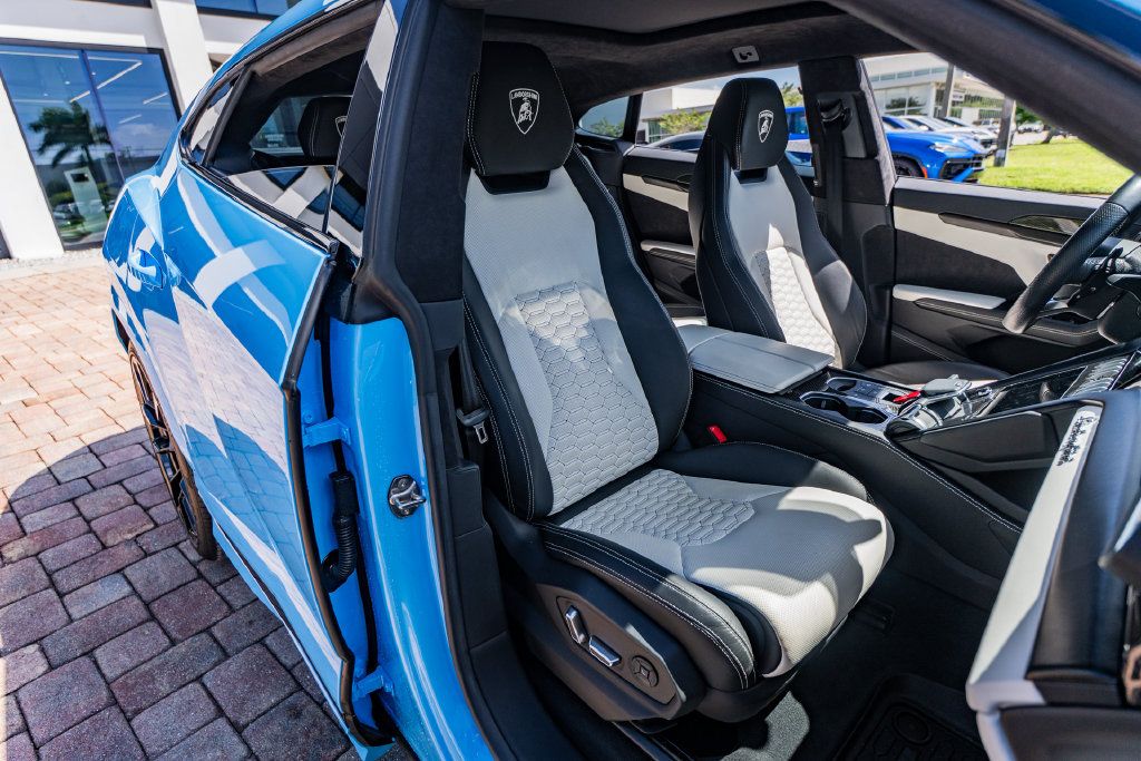 Used 2022 Lamborghini Urus AWD/4WD image 33