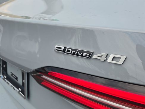 Used 2026 BMW i5 eDrive40 w/ M Sport Package RWD image 4