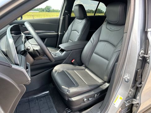 Used 2025 Cadillac XT4 Premium Luxury image 16