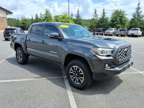 Used 2023 Toyota Tacoma TRD Sport w/ Technology Package AWD/4WD image 3