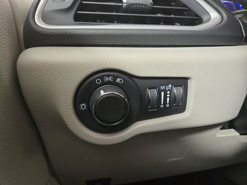 Used 2017 Chrysler Pacifica LX w/ Tire & Wheel Group image 25