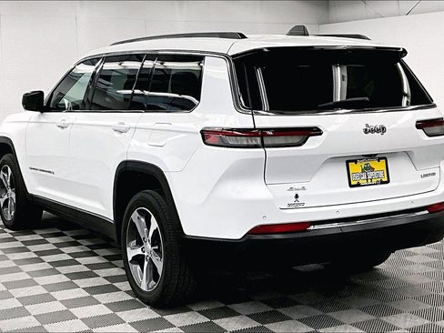 Used 2023 Jeep Grand Cherokee L Limited w/ Luxury Tech Group II AWD/4WD image 3
