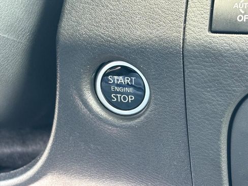 Used 2025 Nissan Frontier SV RWD image 17