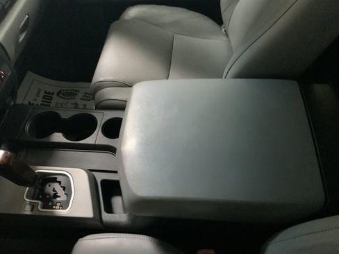 Used 2011 Toyota Tundra Limited w/ Memory Pkg AWD/4WD image 31
