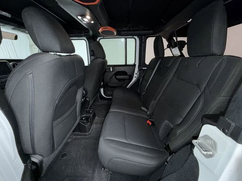 Used 2022 Jeep Wrangler Unlimited Sport image 15