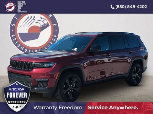 Used 2025 Jeep Grand Cherokee L Limited w/ Black Appearance Package AWD/4WD image 2