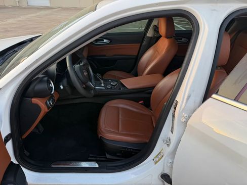 Used 2017 Alfa Romeo Giulia RWD image 12