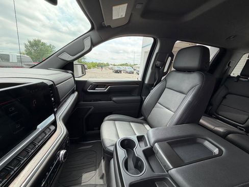 Used 2025 GMC Sierra 1500 SLT AWD/4WD image 13
