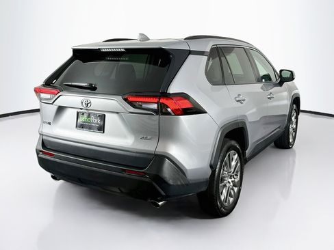 Used 2022 Toyota RAV4 XLE Premium FWD image 9