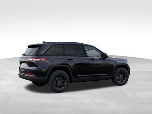 New 2025 Jeep Grand Cherokee Altitude image 5
