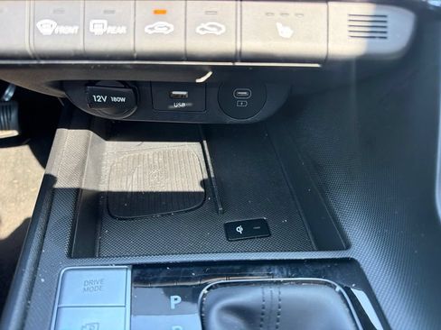 Used 2025 Hyundai Elantra Limited FWD image 19