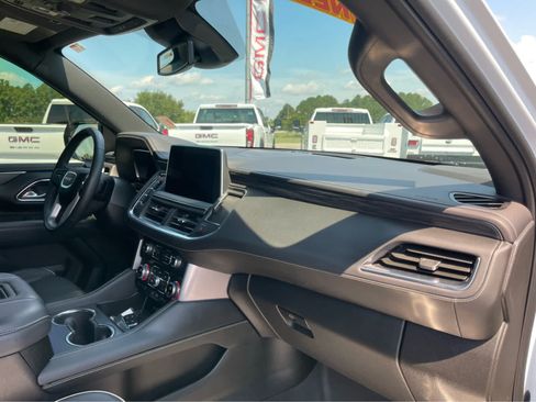 Used 2023 GMC Yukon SLT w/ SLT Premium Package AWD/4WD image 28