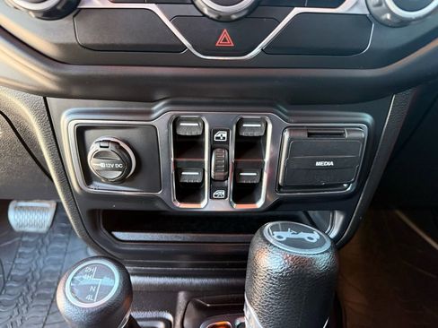 Used 2019 Jeep Wrangler Unlimited Sport S image 23