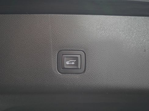 Used 2018 Chevrolet Traverse LT w/ LPO, Floor Liner Package image 11