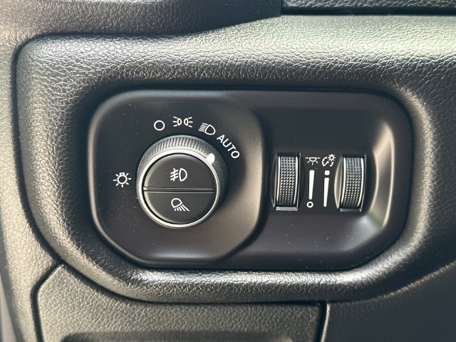 Used 2025 RAM 1500 Laramie AWD/4WD image 30