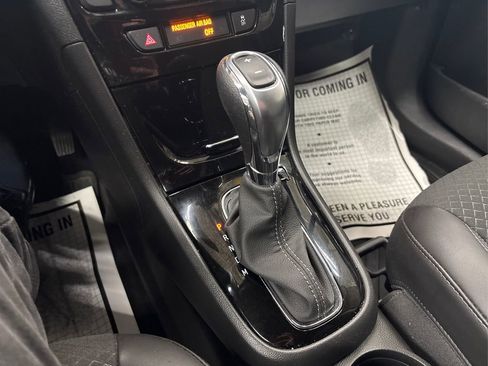 Used 2022 Buick Encore Preferred w/ Safety Package image 32