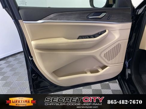 New 2025 Jeep Grand Cherokee L Limited w/ Trailer Tow Package image 12