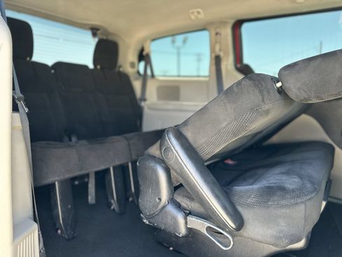 Used 2016 Dodge Grand Caravan American Value Package w/ UConnect Hands-Free Group FWD image 14
