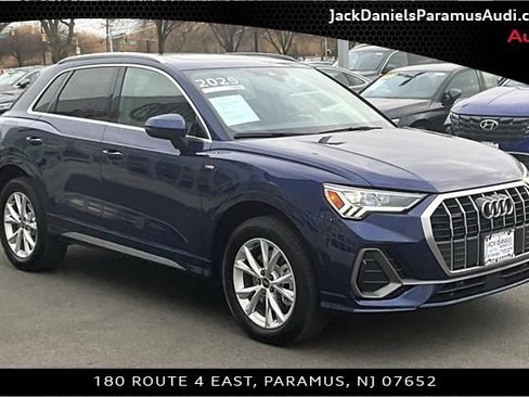 Used 2025 Audi Q3 2.0T Premium w/ Convenience Package image 9