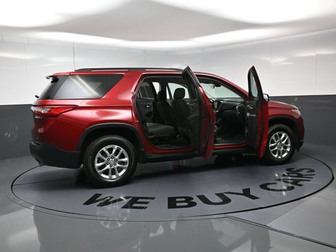 Used 2021 Chevrolet Traverse LT FWD image 25