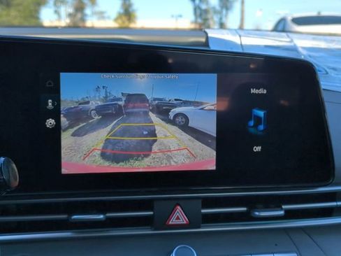 New 2025 Hyundai Elantra SEL FWD image 19