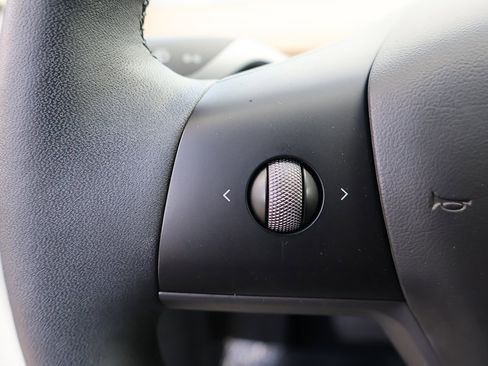 Used 2023 Tesla Model Y Standard Range image 42